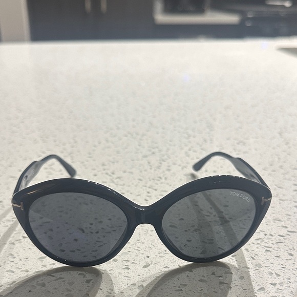 Tom Ford Elegant Black Sunglasses